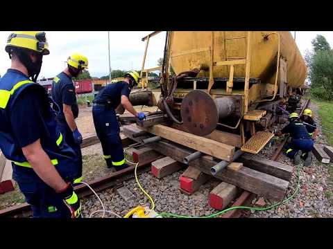 THW Stralsund - Aufrichten eines DB-Wagons